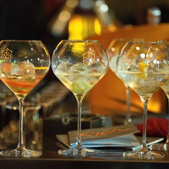 Taste the Veuve Champagnertasting im Trust. ein neuer Veuve speziell zum mixen von Cocktails entwickelt wurde Berliner "Szenevertretern" gereicht. ein Stimmungsvoller kommunikativer Abend.